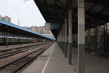 597918