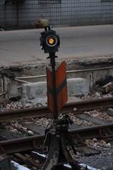 597913