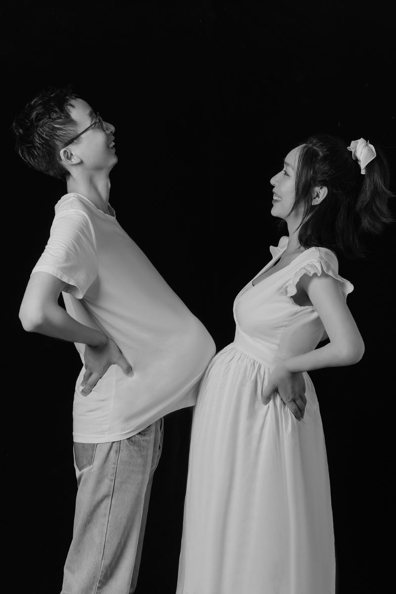 黑白质感孕妇照