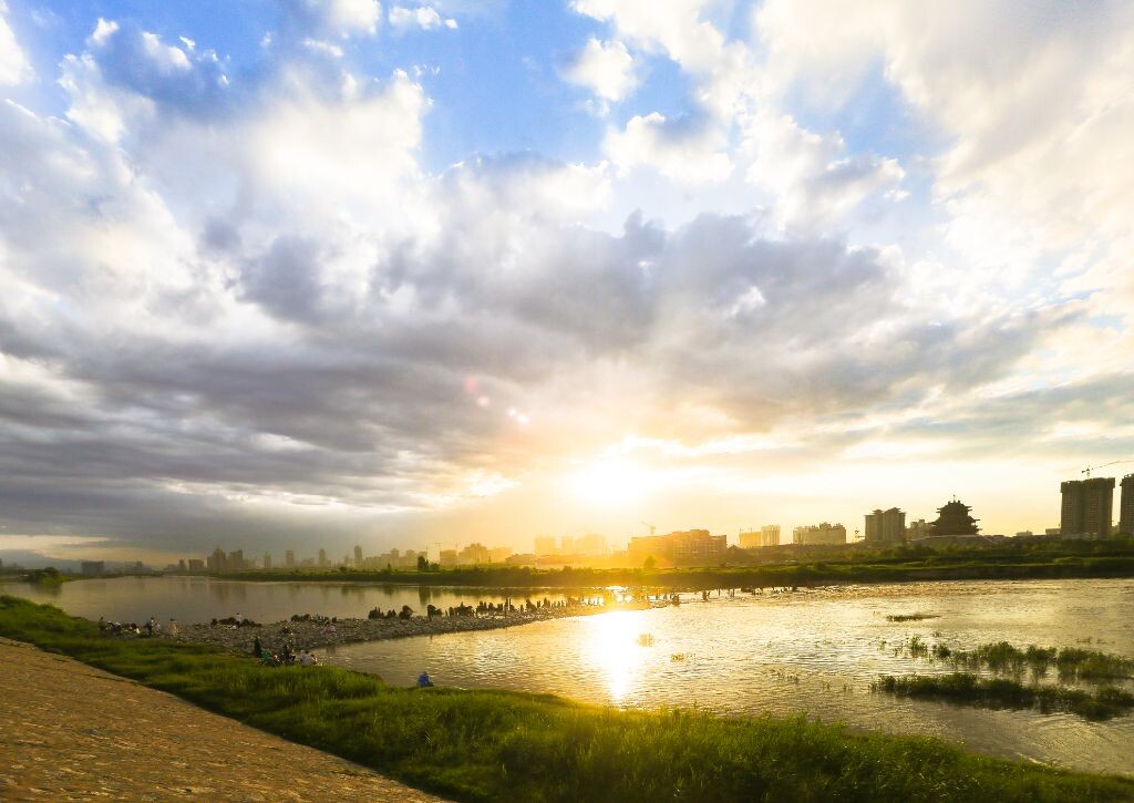 久违的咸阳湖南岸<br />
拍风景真的好难喔。