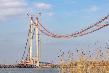 596861