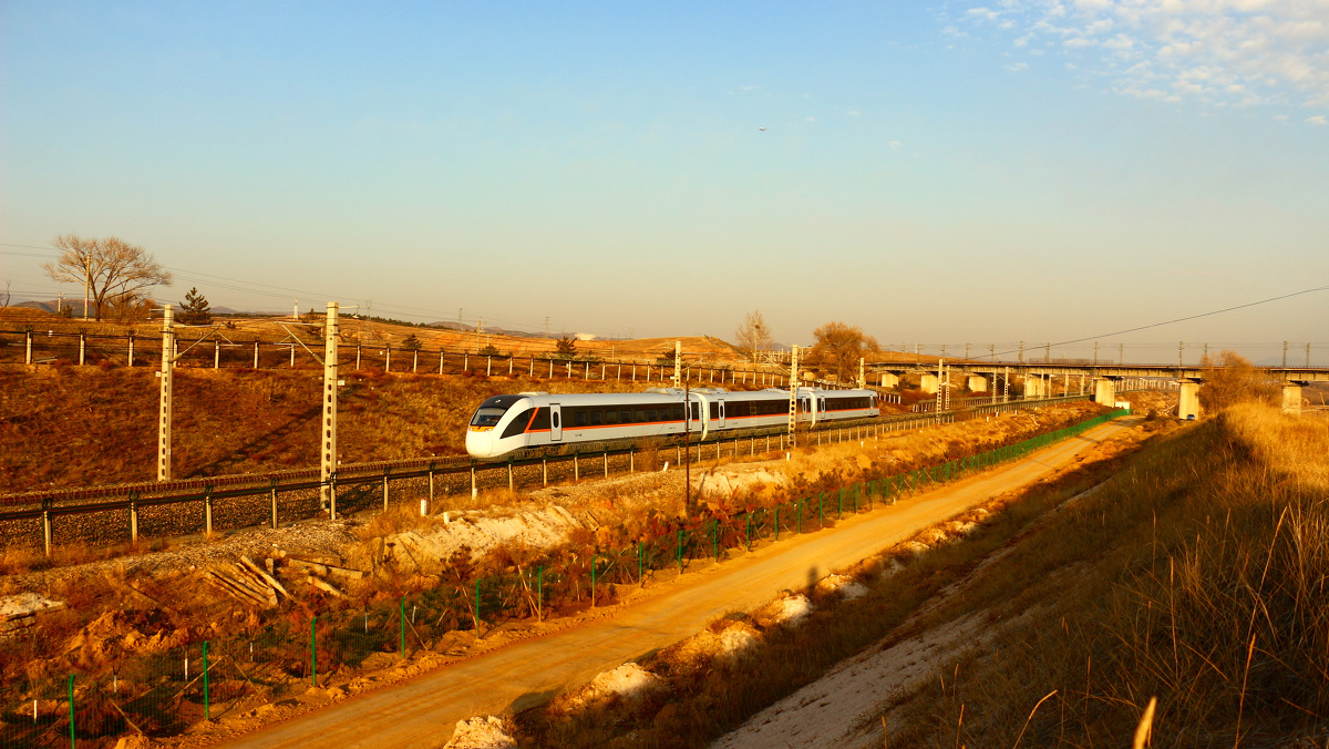 集包线惊现cj5型动车组