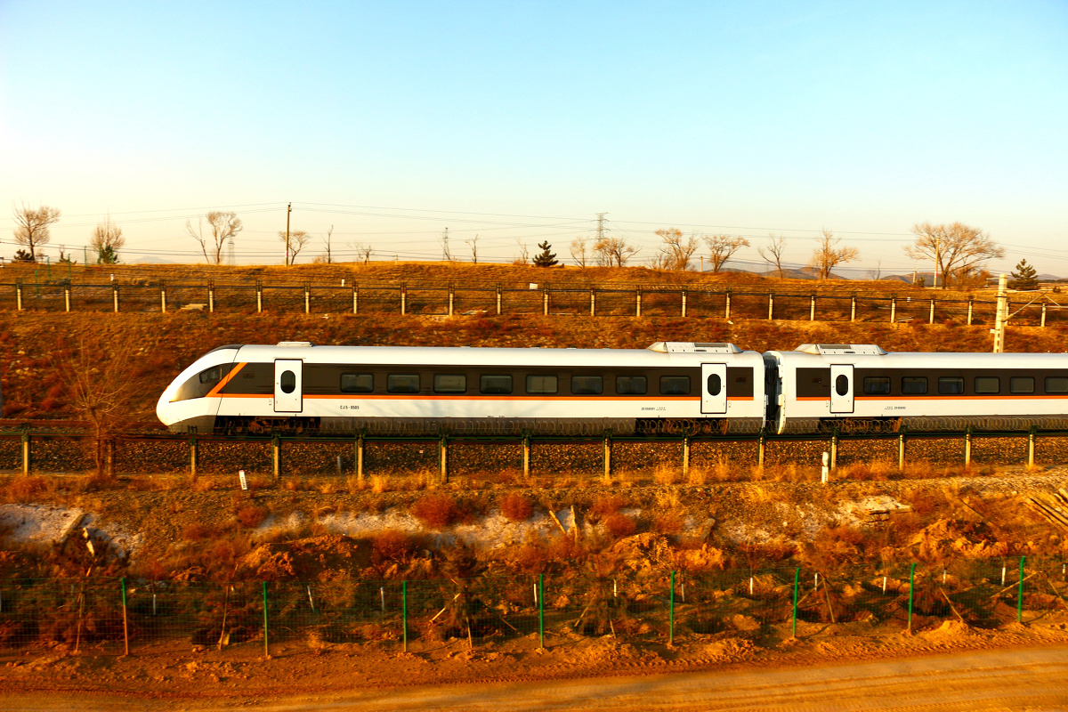 集包线惊现cj5型动车组