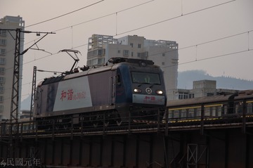 587116