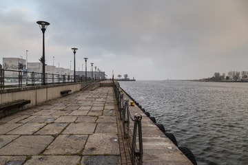 215643