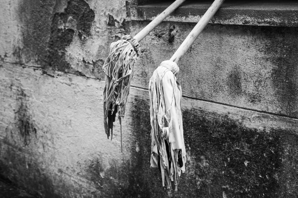 凉晒拖把手工作坊巷旗旧时工部局消防栓鸟笼悬空中,叫声欢迎您绝大