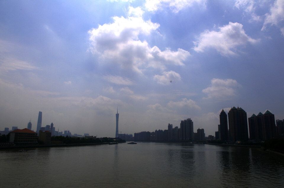 广州晴空！<br />
走在广州晴空下！