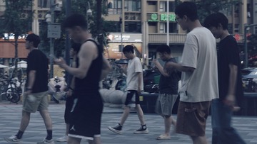 163082