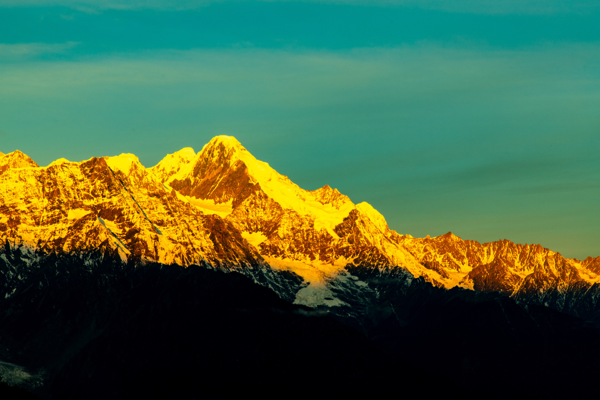 梅里雪山之日照金山