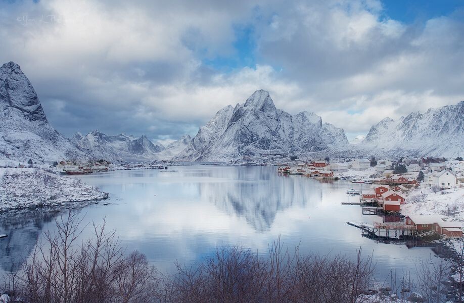 雪后的挪威渔村