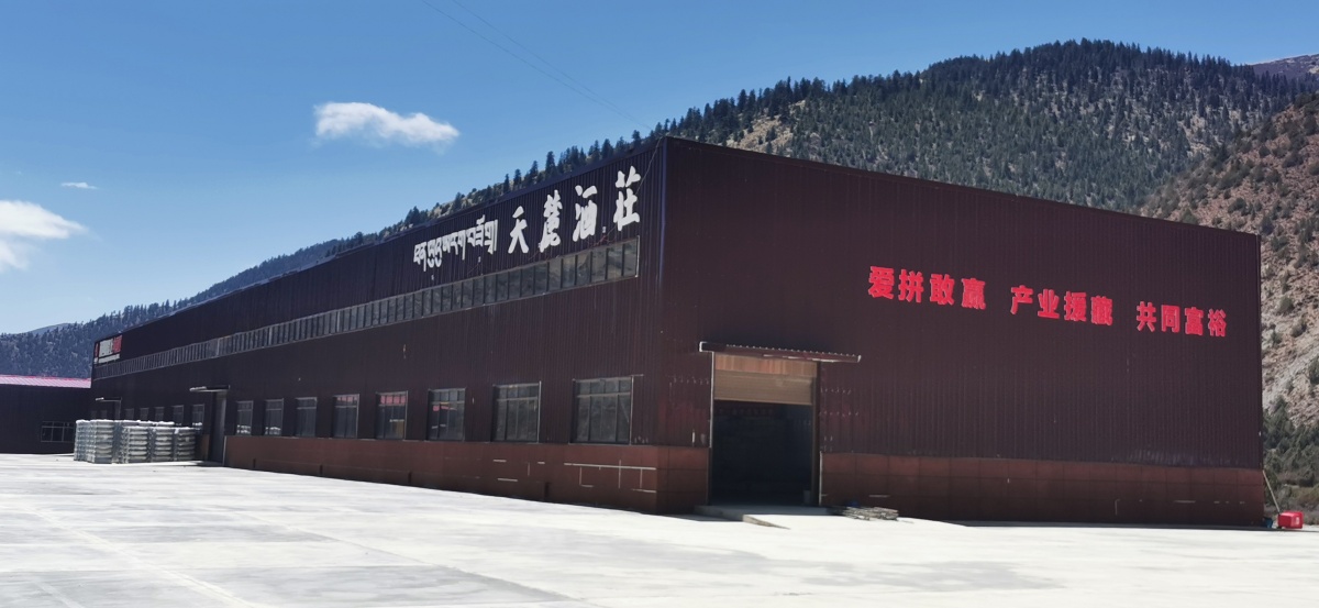 西藏左贡县成功红天麓酒庄