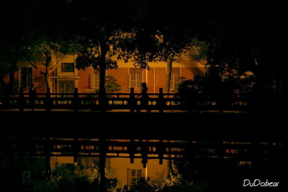 夜影过客<br />
