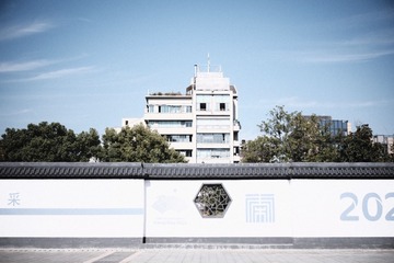 64D367C0-62F4-404F-8492-6941AFB1C02D/L0/001