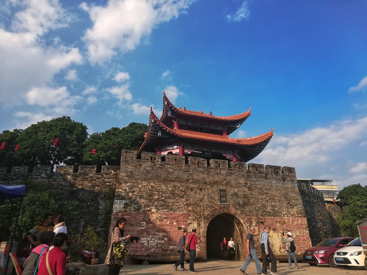 封川古城 封川古城墙位于广东省肇庆市封开县江口镇封川街道.