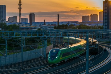 81054