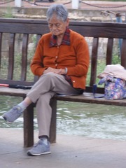 253073