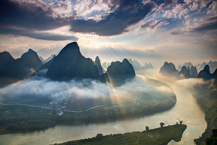 相公山上看漓江