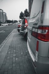 55943