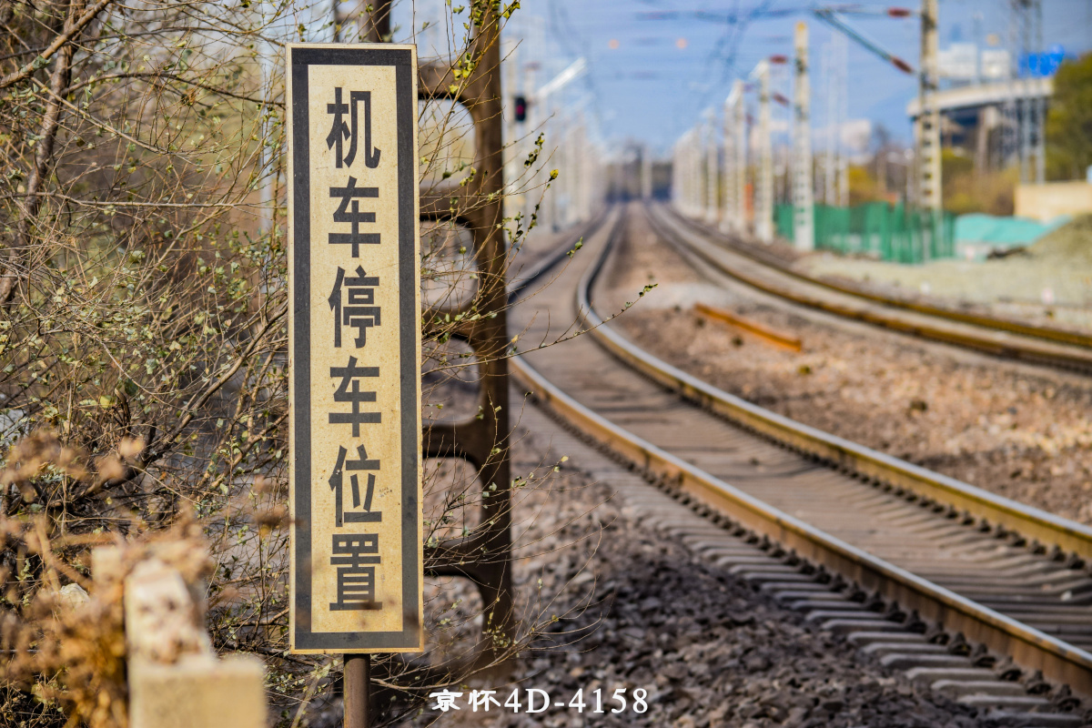 遗迹- 铁路旁的青年 - 图虫网 - 优质摄影师交流社区