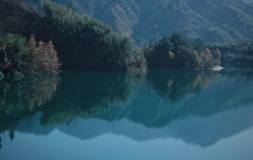 858985