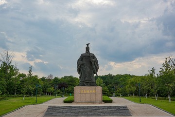 1359315