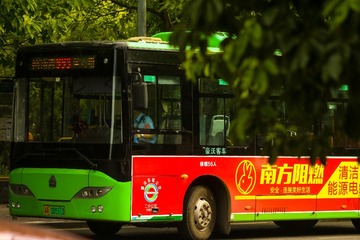 43912