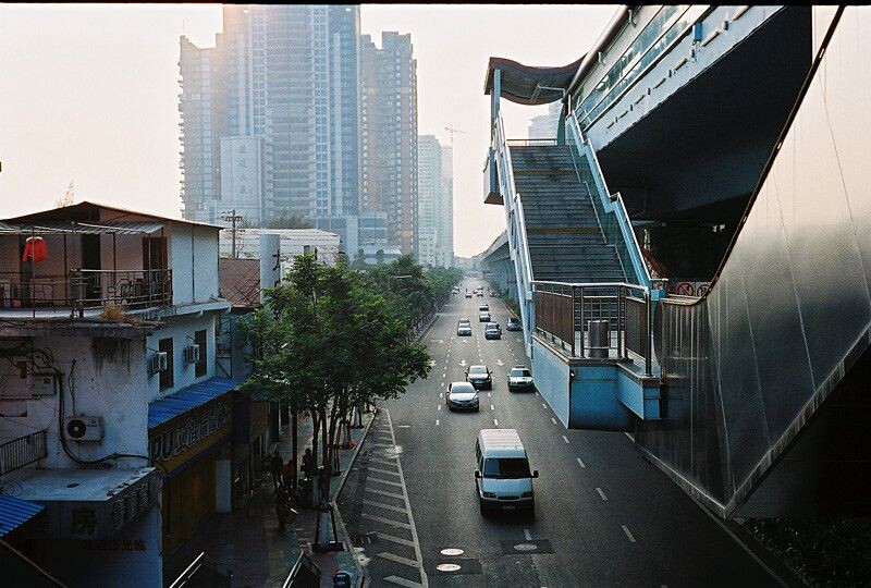 41/365<br />
除夕下午的厦禾路，人车稀少 福伦达R3A + Nokton 40mm/1.4 + Kodak ProFoto XL 100 摄于2011/2/2