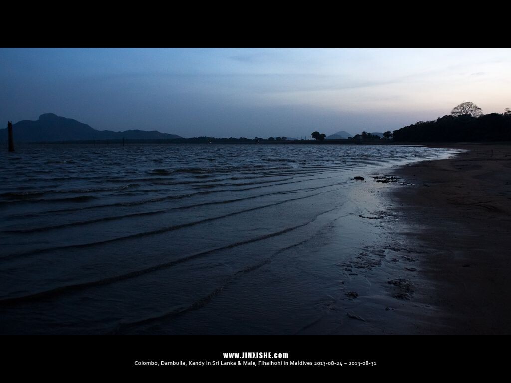 日落后的Amaya Lake。