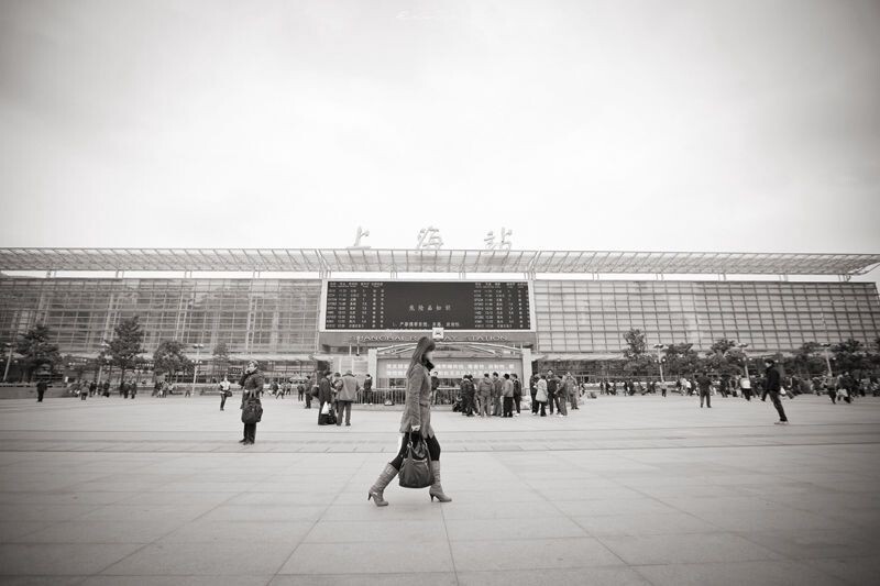 什么是遗憾<br />
遗憾就是在不经意间，拉杆箱的已经走过了，也许那就是可遇不可求，和MM结个缘吧