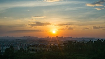 1004084