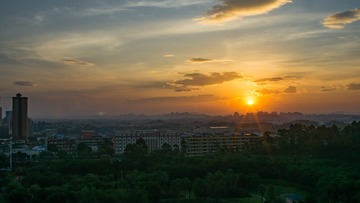 1004077
