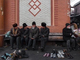 买鞋的 图虫.jpg