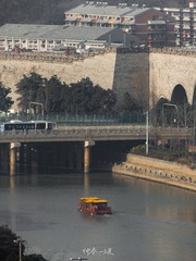 907835