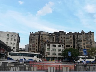 336043