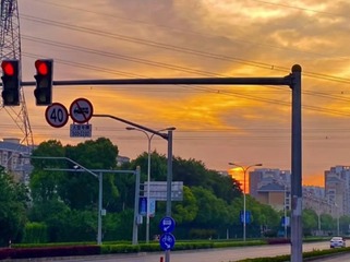 1365582