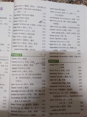 566793