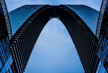 218083