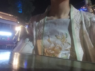 1354318