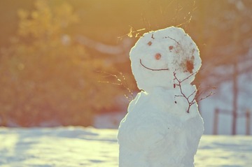 夕阳下的雪人