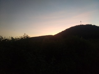 985226