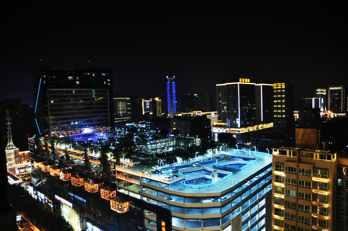 西安小寨赛格国际购物中心夜景 - 搜影中国 - 图虫