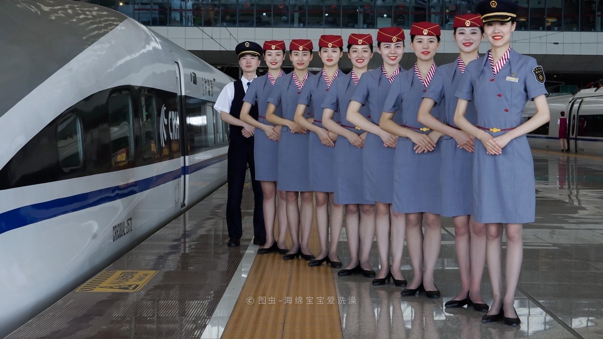 高铁小姐姐 - 100m的高空看到海 - 图虫