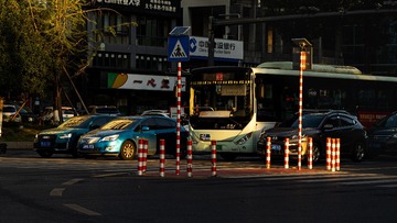 95562