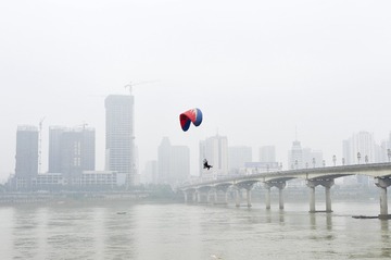 《飞越家园》