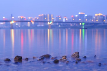 《小城夜色》