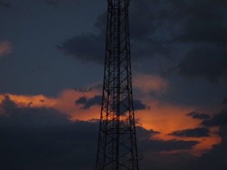 1077864