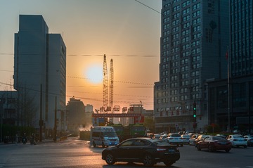 2100571