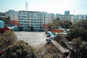 402443