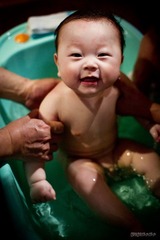 在澡盆里，很HAPPY