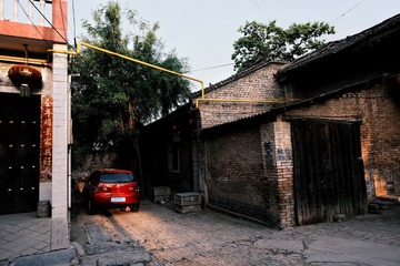 2563501